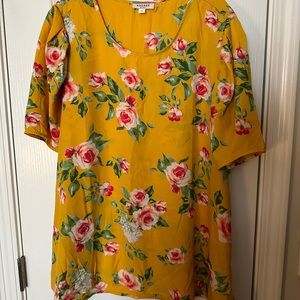 Andree’ By Unit Yellow print top 1X